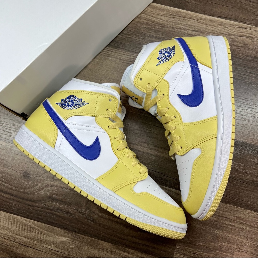 Nike Air Jordan 1 Mid - Picture 3 of 7